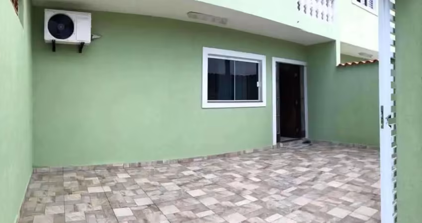 Oportunidade Imperdível! Casa com 2 Dormitórios e Ar Condicionado em Mongaguá