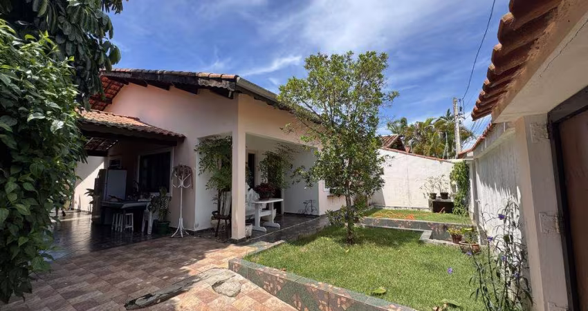 Casa à Venda em Itanhaém Lado Praia – 3 Dormitórios, 5 Vagas e Espaço para Piscina