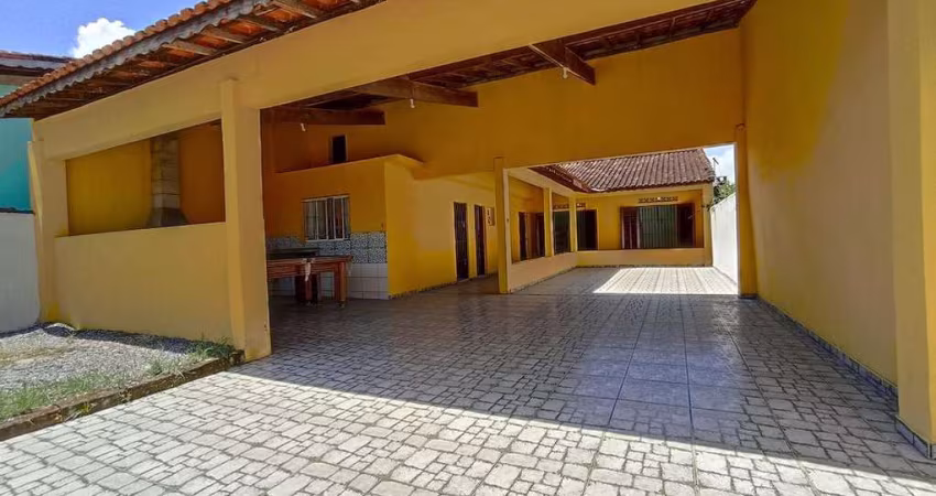 Casa à Venda em Mongaguá a 400m da Praia – 2 Dormitórios, Quintal Amplo e Churrasqueira