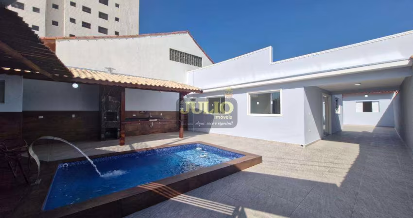Casa a venda em Mongaguá lado praia!  02 dorms, piscina e edicula com 1 suite