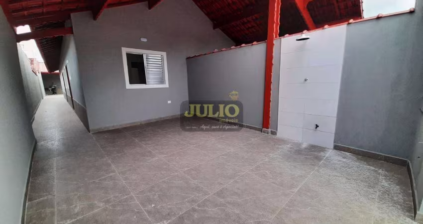 ✅ Casa à Venda em Mongaguá — 3 Dormitórios, Suíte, Piscina e 2 Vagas, Terreno Amplo!