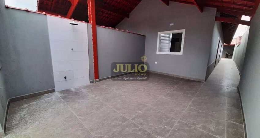 ✅ Casa à Venda em Mongaguá — 3 Dormitórios, Suíte, Piscina e 2 Vagas, Terreno Amplo!