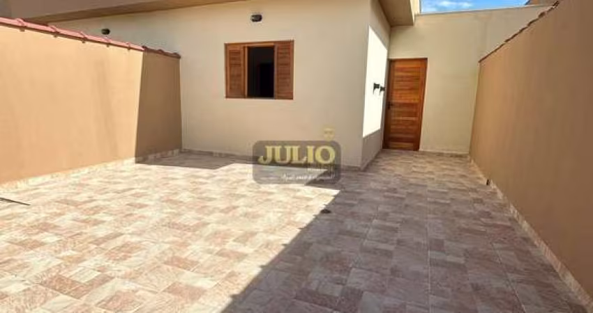 Casa à Venda no Savoy em Itanhaém – 2 Dormitórios, Suíte, 2 Vagas e Ótima Localização
