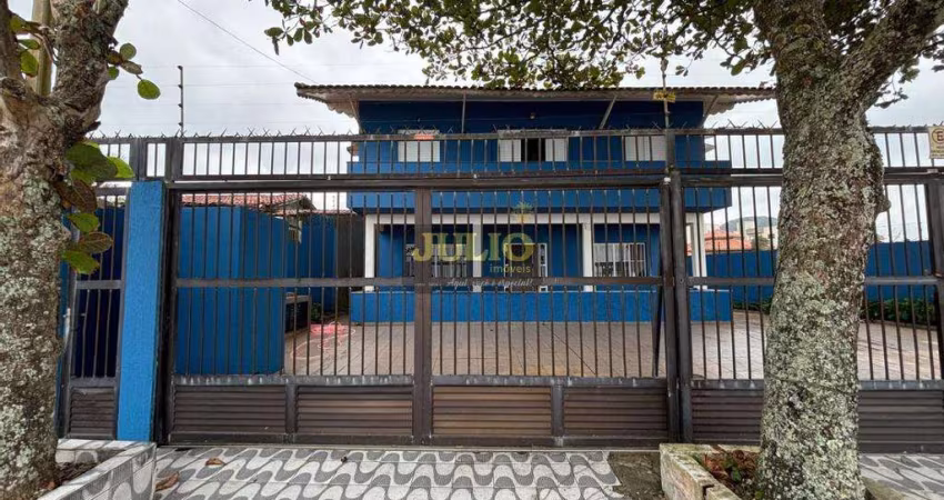 Casa Frente ao Mar à Venda no Bairro Jussara em Mongaguá – 6 Suítes e Edícula