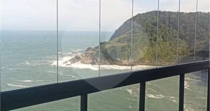 Condomínio com 2 quartos à venda em Parque Enseada - SP