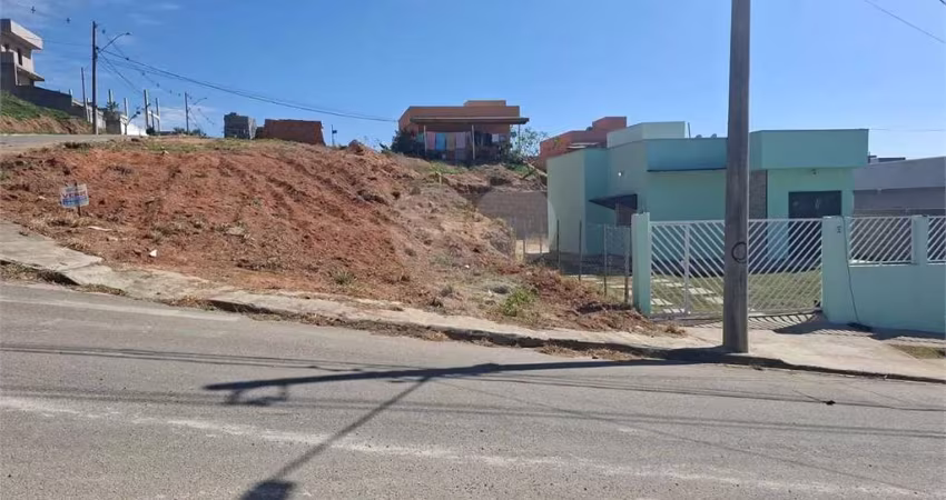 Terreno à venda em Residencial Botânica - SP