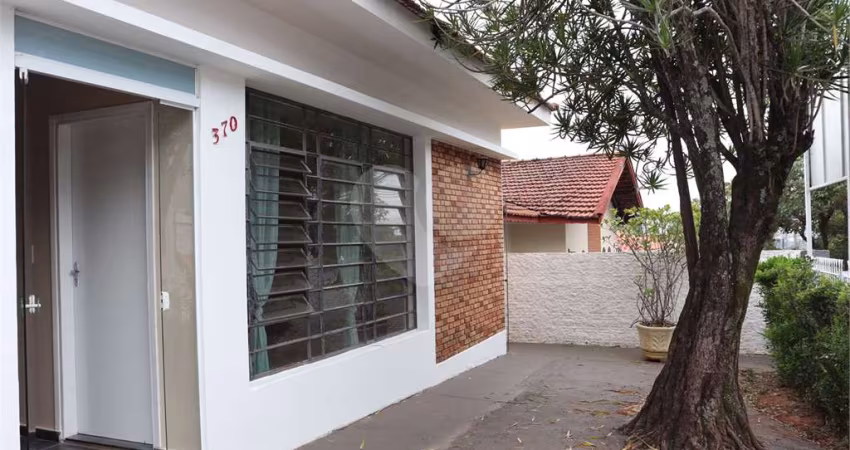 Casa com 3 quartos à venda em Vila Embaré - SP