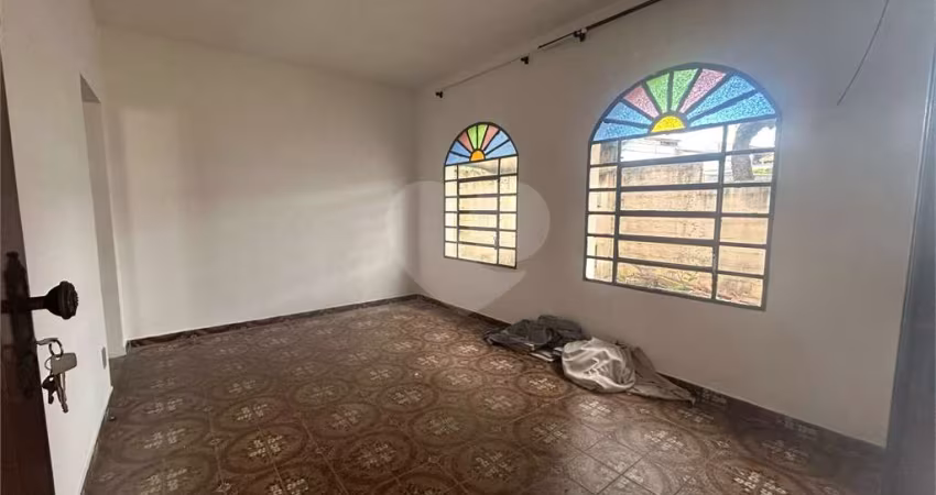 Casa com 3 quartos para locação em Cidade Luiza - SP