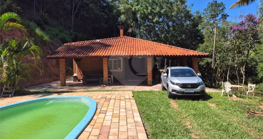 Sítio com 6 quartos à venda em Santa Clara - SP