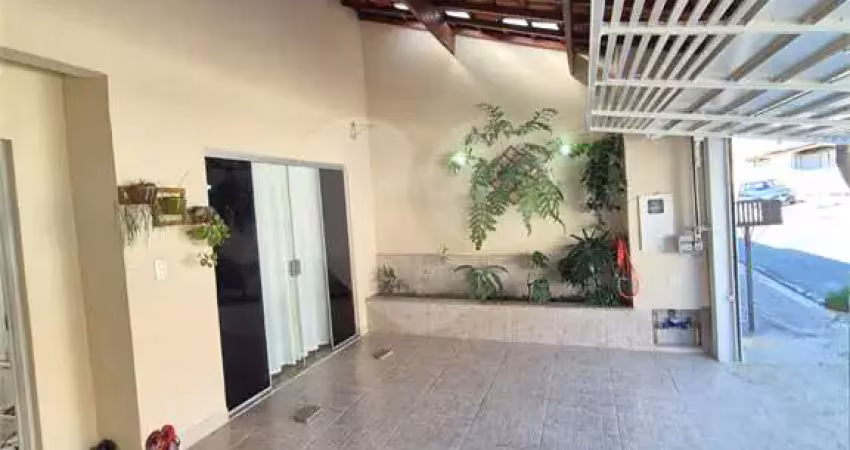 Casa térrea com 3 quartos à venda em Parque Almerinda Pereira Chaves - SP