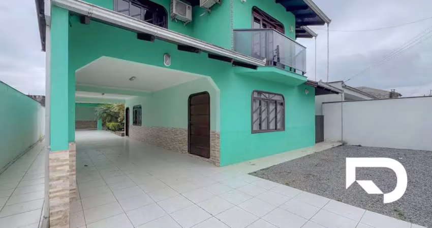 Casa com 4 dormitórios para alugar, 250 m² por r$ 5.083,33/mês - iririú - joinville/sc