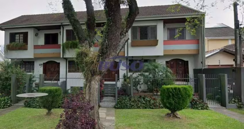 Casa com 3 quartos para alugar na Rua Alcebíades Plaisant, 402, Água Verde, Curitiba