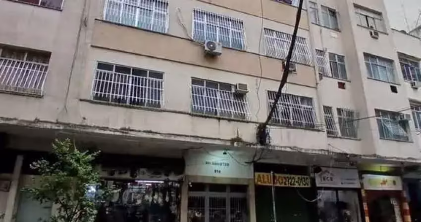 Quarto e sala reformado à venda no centro de niterói