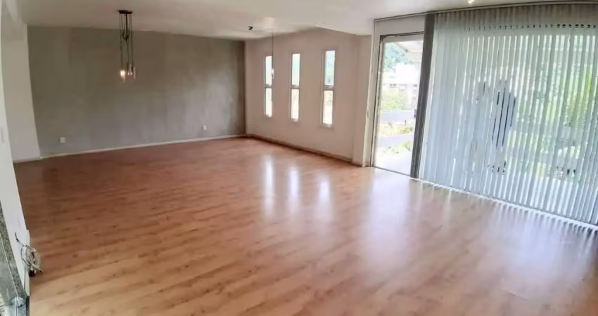Casa com 3 quartos e piscina em são francisco - niterói