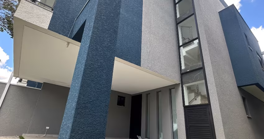 Sobrado Próximo ao Jardim Botânico – 172m² – 3 Quartos, Suíte com Closet e Terraço