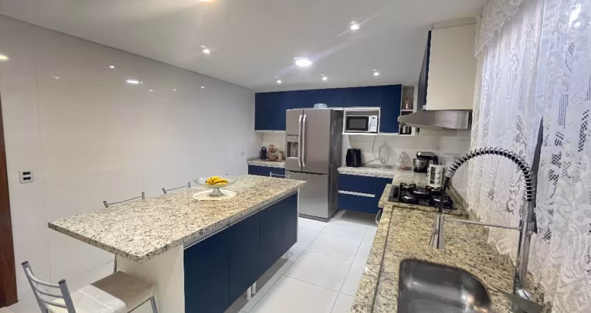 SOBRADO TRIPLEX ÓTIMA OPORTUNIDADE DE INVESTIMENTO