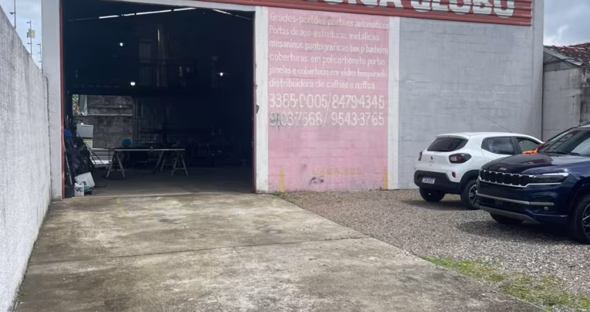 BARRACÃO MUITO BEM LOCALIZADO NO BAIRRO IPÊ