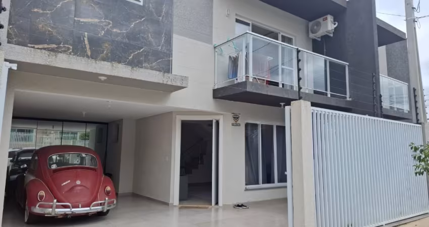 Sobrado 3 quartos, sendo 1 ste, churrasqueira e 2 vagas