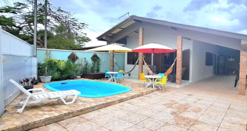 Casa a venda em matinhos, 3 quartos, piscina, toda mobiliada