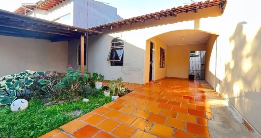 Casa com 2 quartos à venda na Rua Orestes Medeiros Pullin, Conjunto Café, Londrina