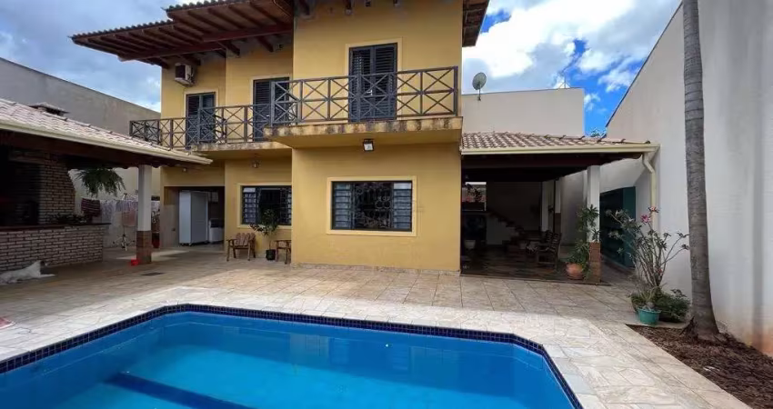 Casa com 3 quartos à venda na Rua Amélia Ferreira Marques, Santa Mônica, Londrina