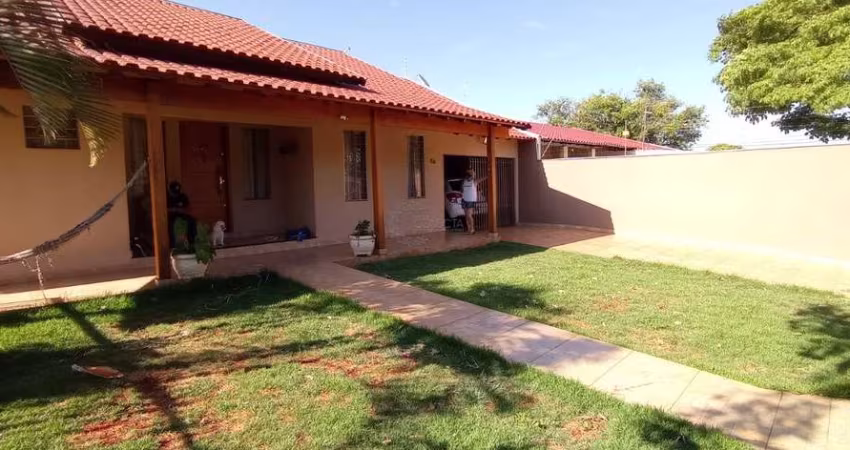 Casa com 3 quartos à venda na Rua Arara-azul, Conjunto Habitacional Violim, Londrina