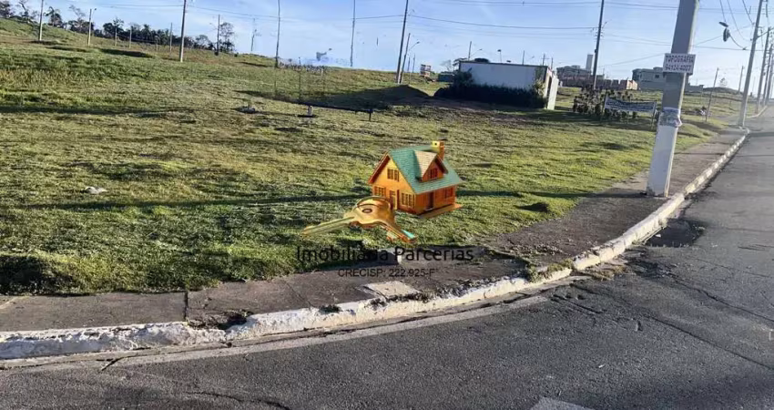 Terreno comercial 441,60m2 próximo à entrada do condomínio !