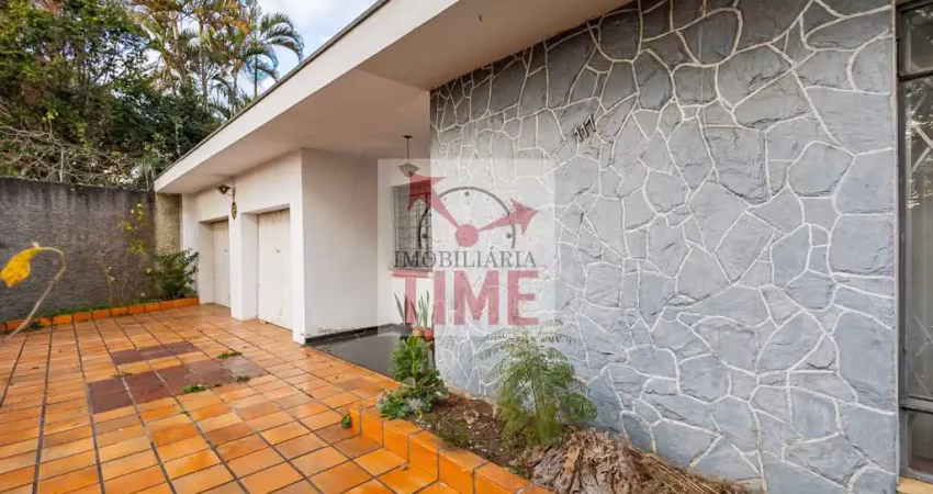 Casa com quintal e 3 dormitórios à venda  no jardim botânico