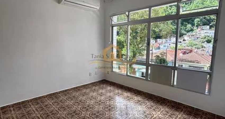 Apartamento de Frente - Bairro Marapé, em Santos/SP.