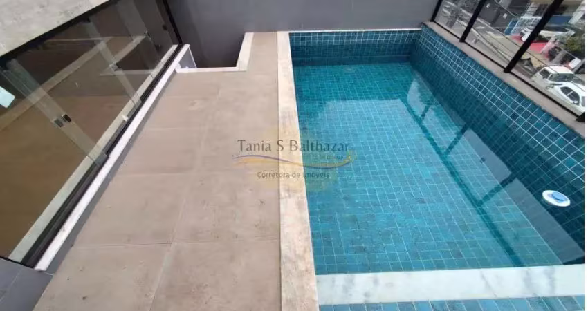 Casa Sobreposta Alta Duplex com Piscina, Churrasqueira e Vista Mar