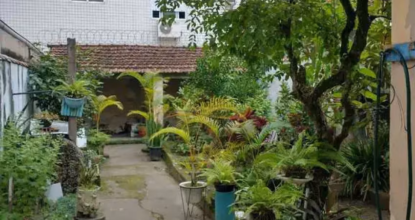 Casa à venda no bairro Boqueirão - Santos/SP