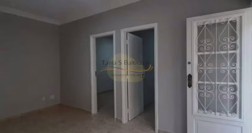 Apartamento térreo de frente no bairro macuco em santos/sp