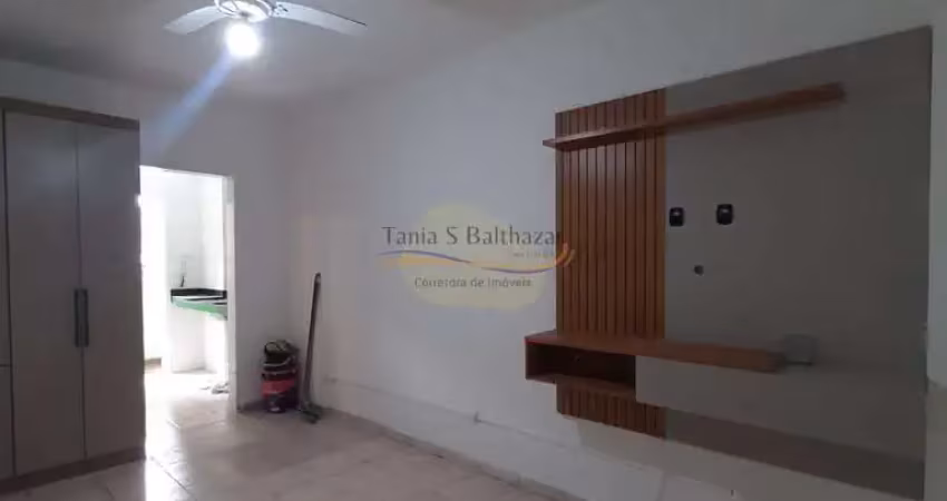 Kitnet bem conservado, no bairro ponta da praia, em santos.
