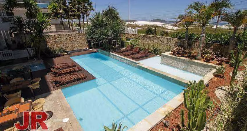 Apartamento com 2 dormitórios à venda, 65 m² por R$ 800.000,00 - Praia do Forte - Cabo Frio/RJ