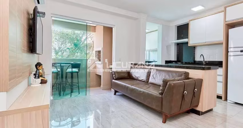 Apartamento com 02 dormitórios e 01 vaga de garagem, próximo à praia de bombas.