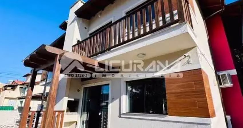 Excelente residencial para investimento no centro da praia de Bombinhas/SC - Localização central, bem no coração da praia, à 350 mts da areia do mar.
