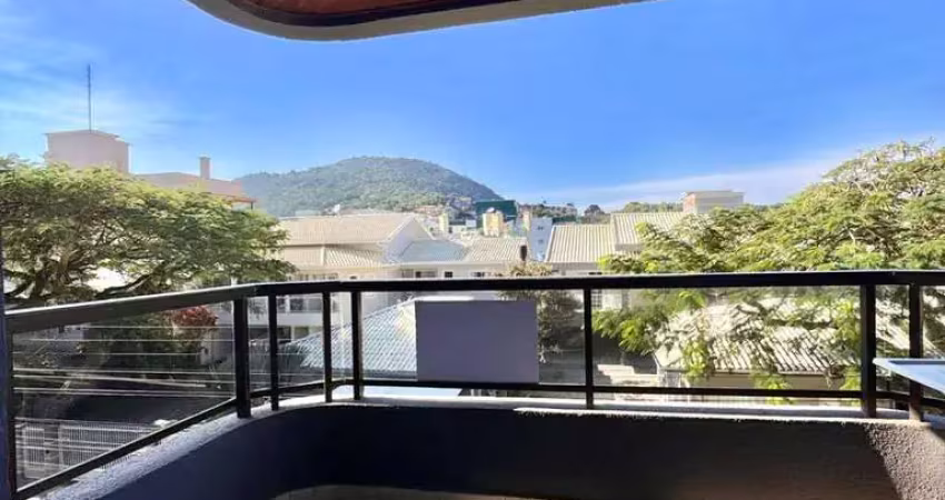 Oportunidade de investimento na praia do centro de bombinhas - apartamento com 2 quartos, localizado a 100 mts do mar.
