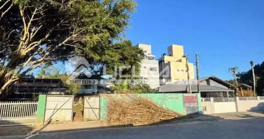 Terreno a venda na praia de bombinhas, para morar, veranear e/ou lucrar com projetos. consulte nos!