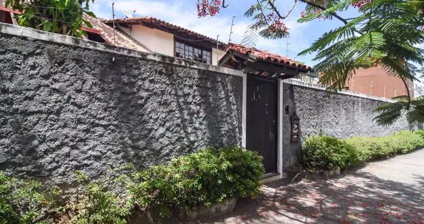 Casa com 6 quartos à venda na Avenida Presidente Roosevelt, São Francisco, Niterói