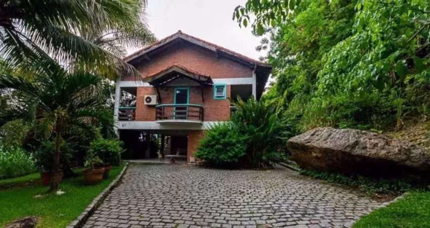 Casa com 6 quartos para alugar na Travessa Conrado Leopoldo Froes, 92, São Francisco, Niterói