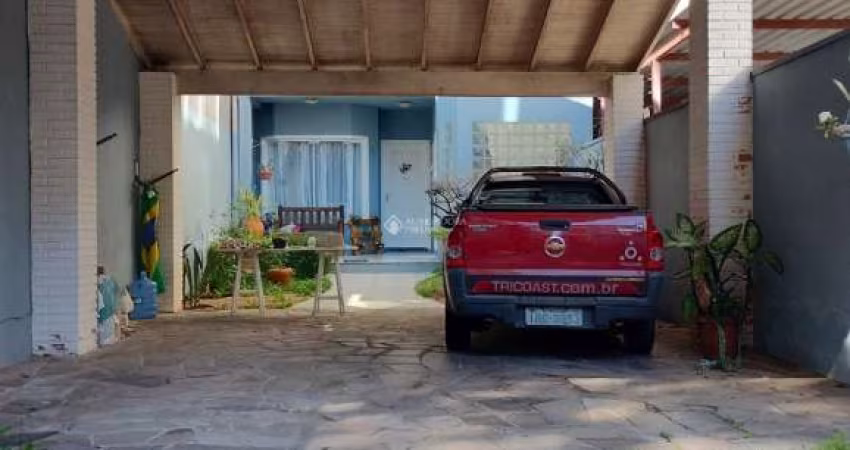 Casa com 3 quartos à venda na Avenida Lavras, 609, Petrópolis, Porto Alegre