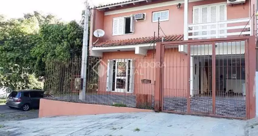 Casa com 3 quartos à venda na Rua Doutor Luiz da Silva Flores, 16, Teresópolis, Porto Alegre