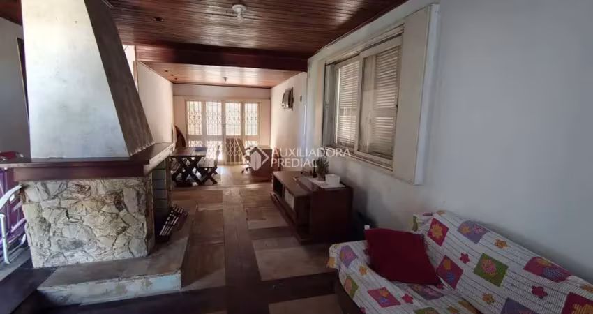 Casa com 3 quartos à venda na Rua Amapá, 1380, Vila Nova, Porto Alegre