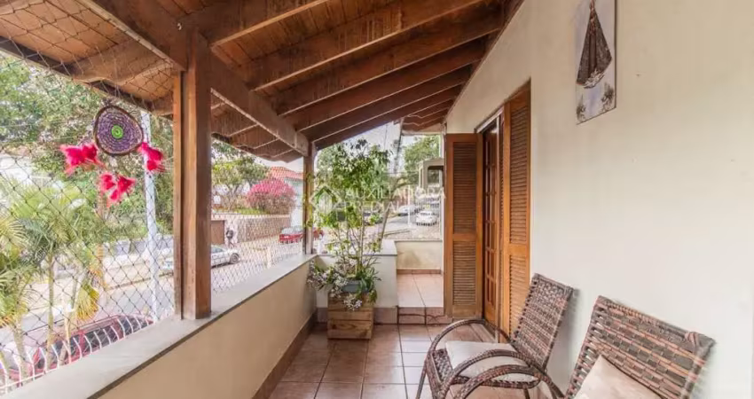 Casa com 3 quartos à venda na Rua Caldre e Fião, 31, Santo Antônio, Porto Alegre