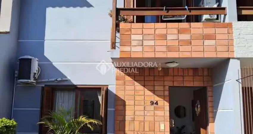 Casa com 2 quartos à venda na Rua Norival Paranaguá de Andrade, 94, Hípica, Porto Alegre