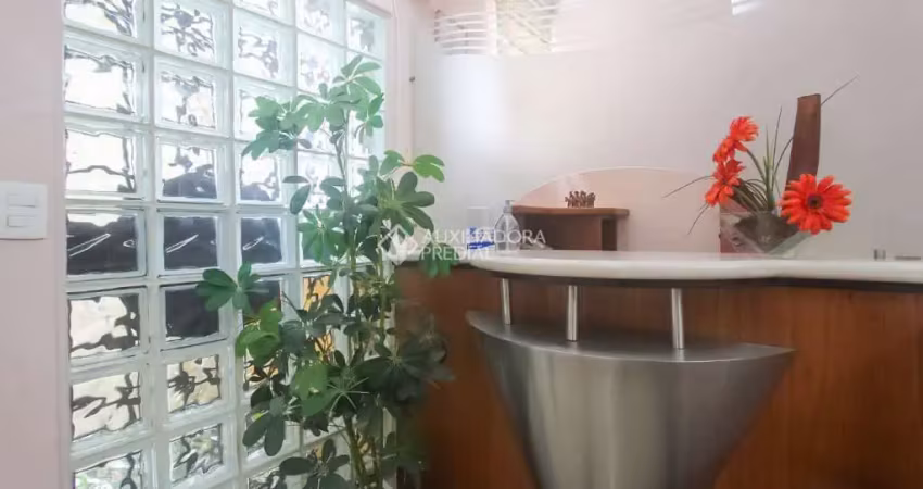Sala comercial à venda na Avenida Protásio Alves, 584, Rio Branco, Porto Alegre