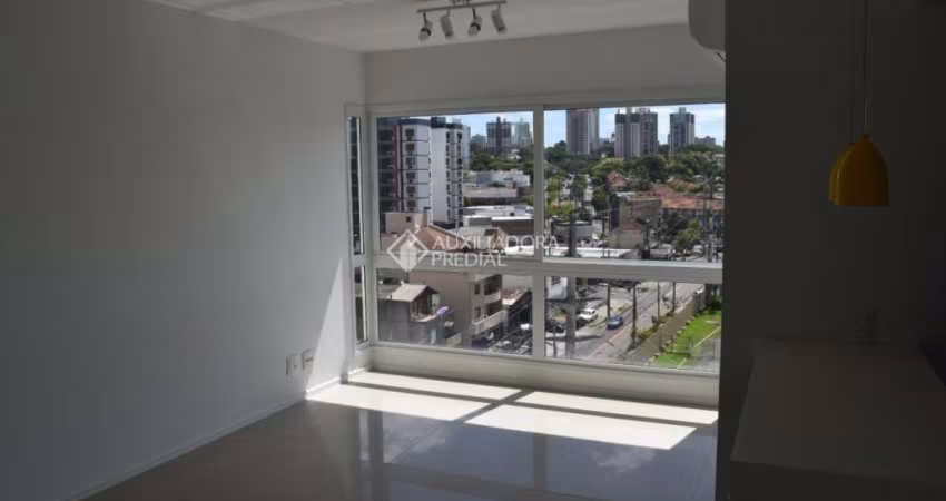 Apartamento com 3 quartos à venda na Rua Bezerra de Menezes, 623, Passo da Areia, Porto Alegre