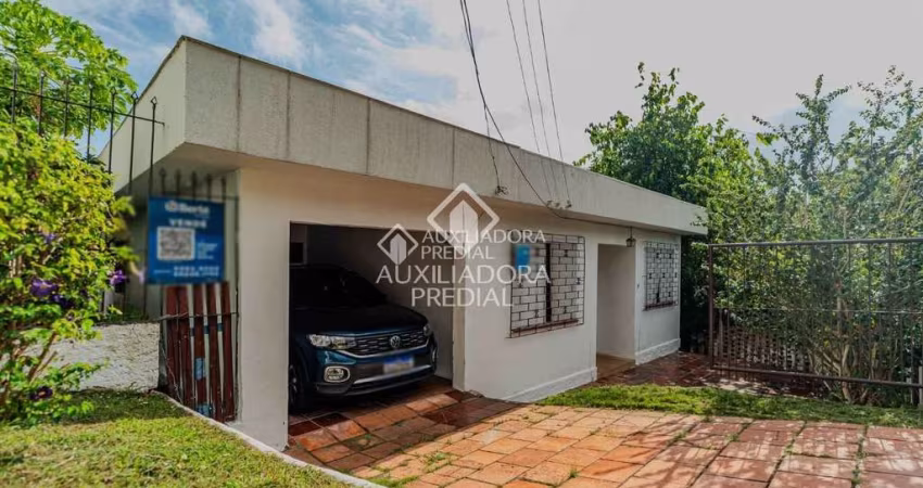 Casa com 3 quartos à venda na Rua Diamantina de Bittencourt Oliveira, 10, Nonoai, Porto Alegre