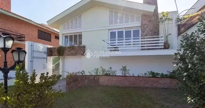 Casa com 3 quartos à venda na Rua Manauê, 76, Vila Assunção, Porto Alegre