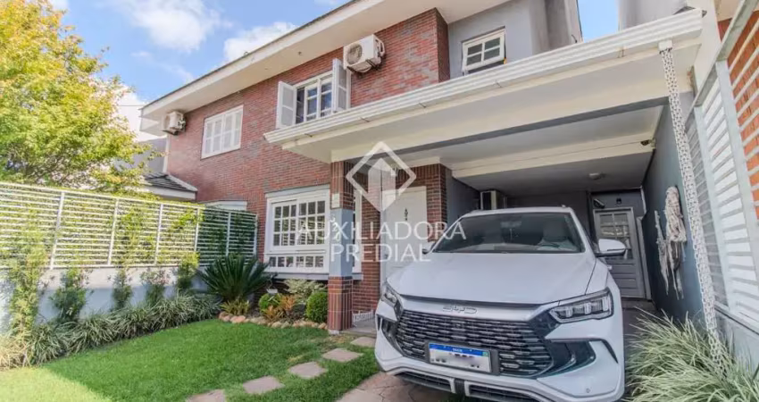 Casa com 3 quartos à venda na Rua Ivo Walter Kern, 320, Hípica, Porto Alegre